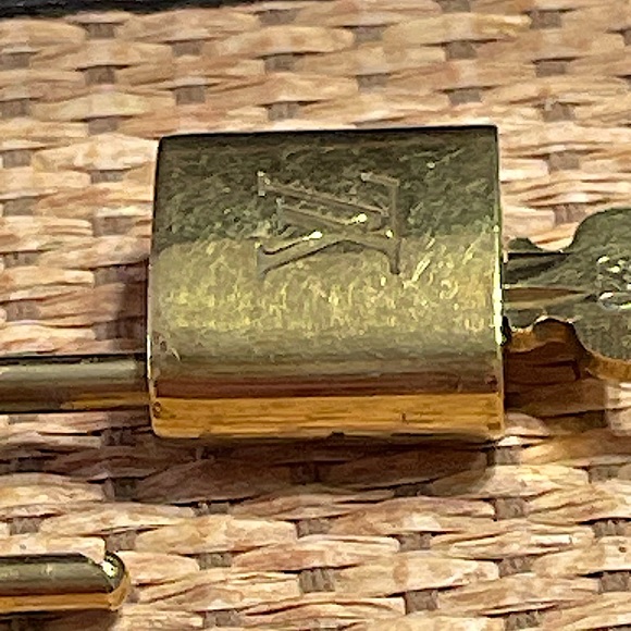 Lot of 2 Authentic Louis Vuitton Lock and Key Sets  #319 and #320 - Picture 11 of 13